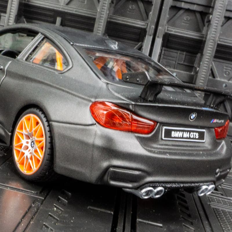 Meichi Figure 31246 simulation alloy sedan model double door car ornaments rear wing version static car model gift