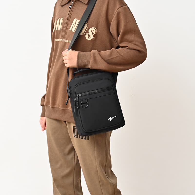 Men's Shoulder Bag Men's Bag Hard Small Backpack 2024 New Oxford Cloth Travel Leisure Business Crossbody Bag