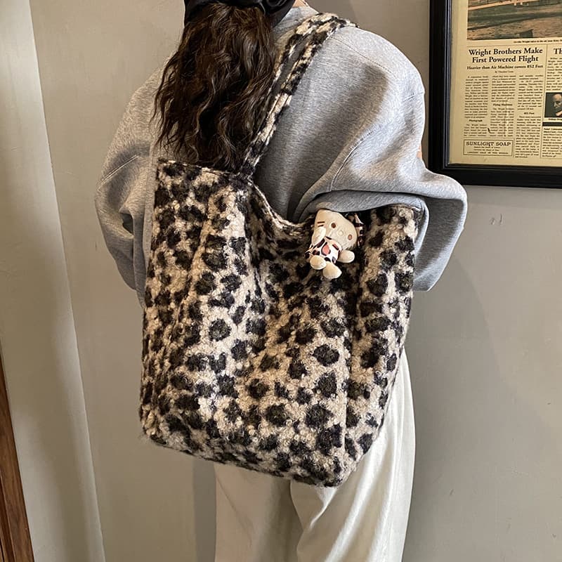 New Niche Leopard Print Shoulder Backpack Large Capacity Casual Fashion Commuter Backpack Lightweight Versatile Handbag Cross-Border