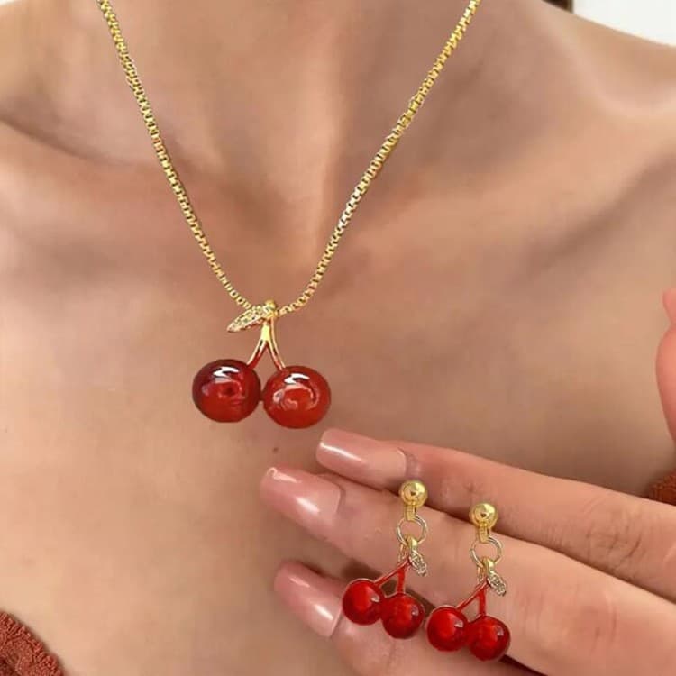 Japanese and Korean Simple Ins Style Cherry Necklace Accessible Luxury Elegant Niche Sweet Clavicle Chain Girl Bestie Elegant Jewelry